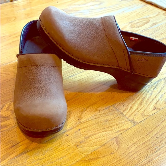sanita brown clogs